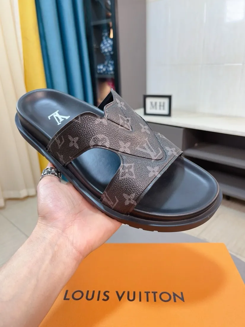 Men's shoes💰300🌹🌹【LV】Multi-color new men's slippers, original quality top version, original special cowhide presbyopia print➕sheepskin on the inside and side, non-slip combination sole, more stable walking, more comfortable and lightweight, high-end and generous, size: 38~44